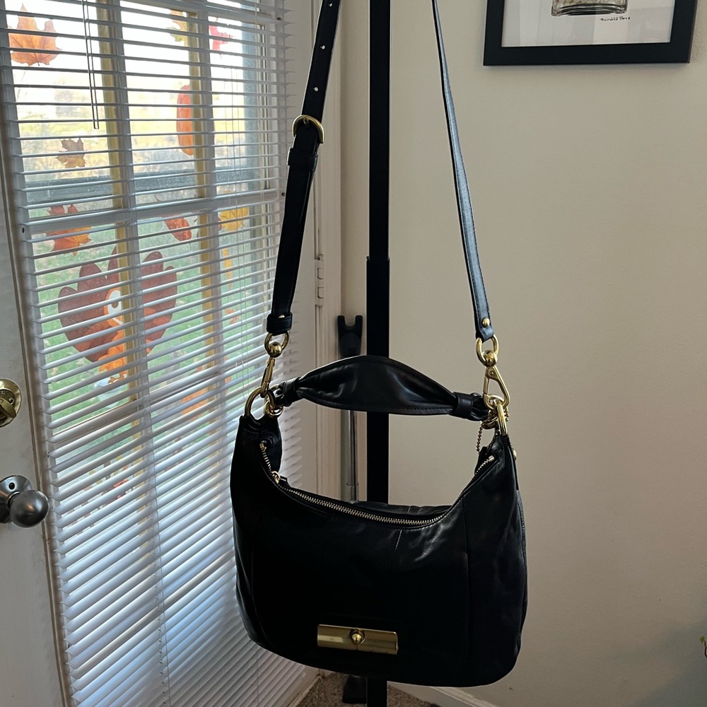 COACH PRE-LOVED AUTHENTIC GENUINE BLACK LEATHER & GOLD HARDWARE CROSSBODY BAG - Picture 5 of 17